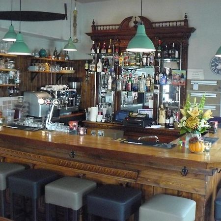 Eetcafe/Pension Nooitgedacht Strijen Ngoại thất bức ảnh