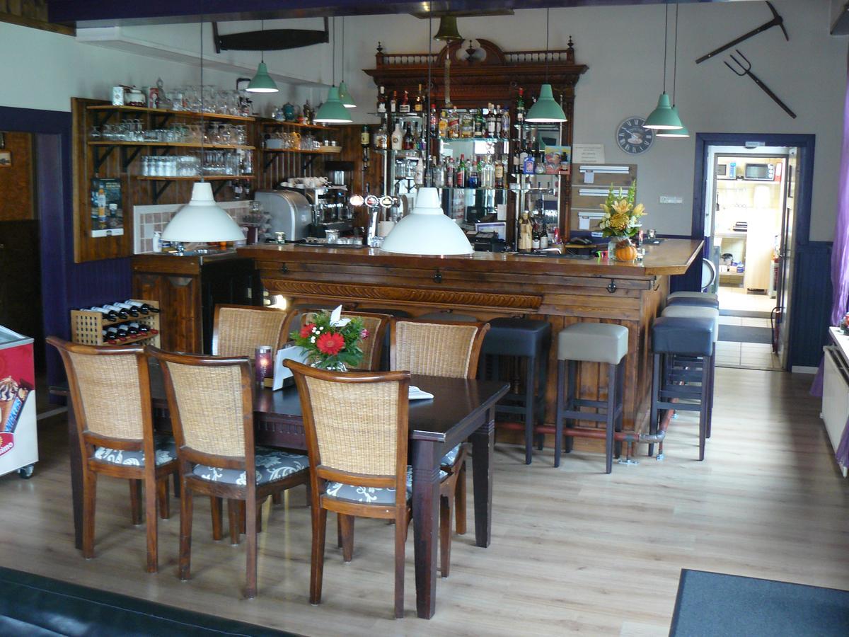 Eetcafe/Pension Nooitgedacht Strijen Ngoại thất bức ảnh